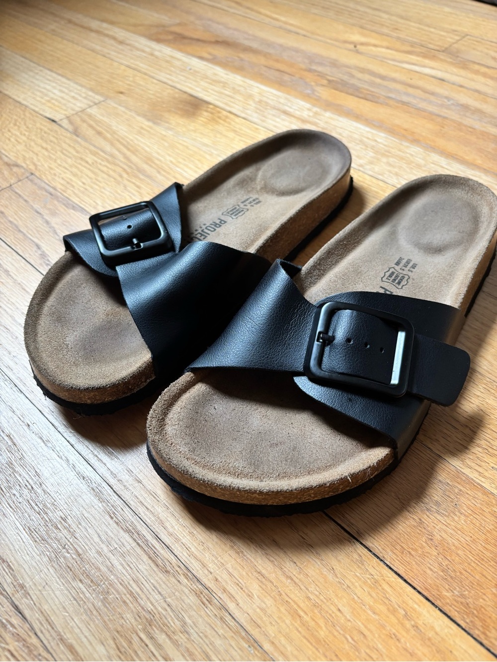 Women’s Black Single-Band Slide Sandals with Buckle
